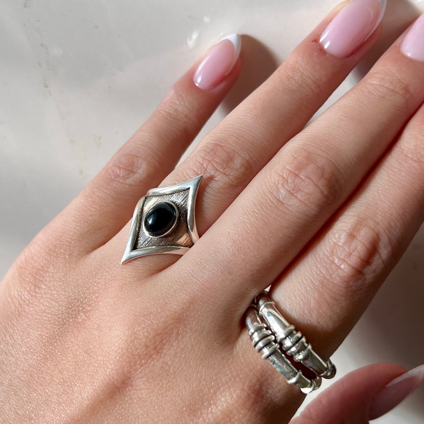 טבעת אבן אוניקס 925 על יד