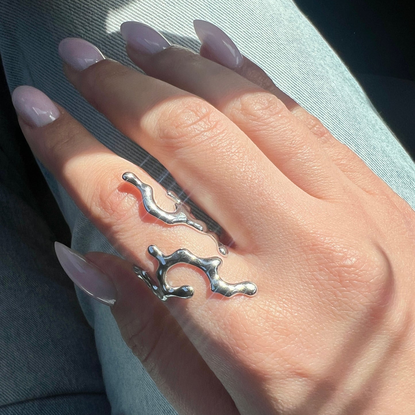 טבעת ארי פרי סייז בעיצוב נוזלי עשויה סטנסטיל