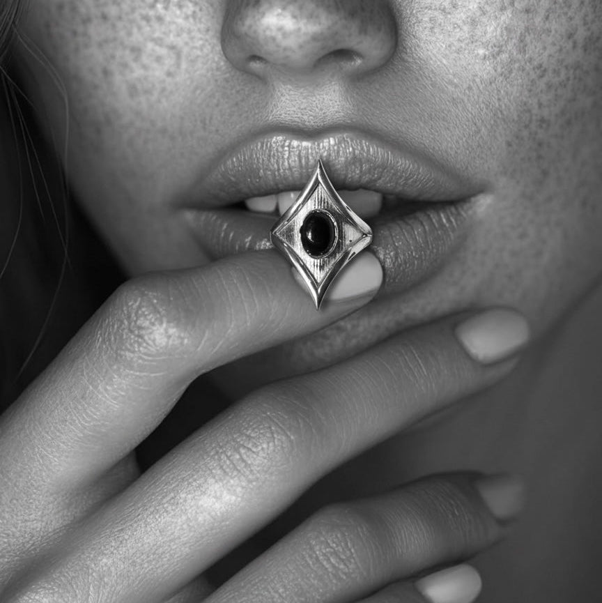 טבעת כסף 925 עם אבן אוניקס שחור לבן