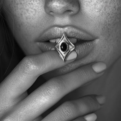 טבעת כסף 925 עם אבן אוניקס שחור לבן