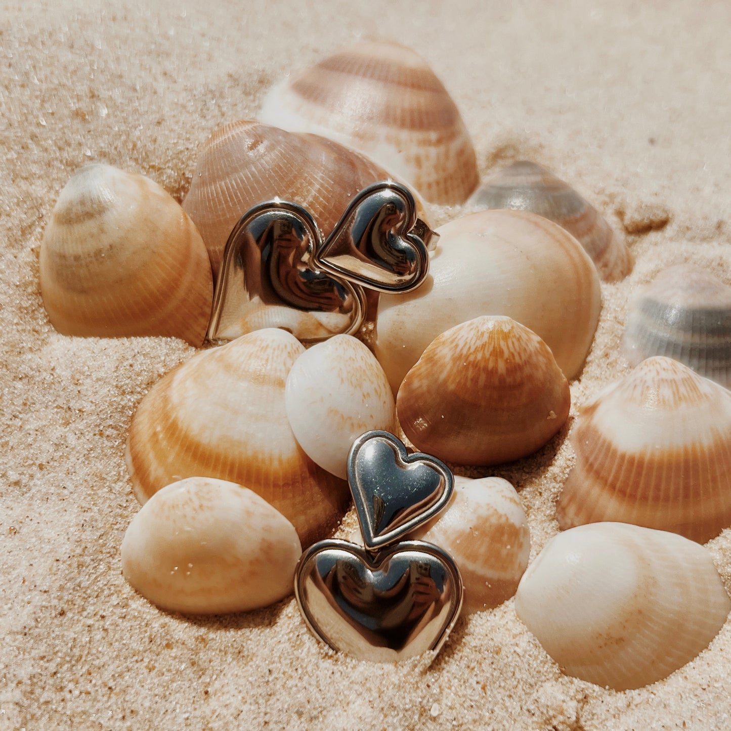 "AMOR" earrings | עגילי ״אמור״