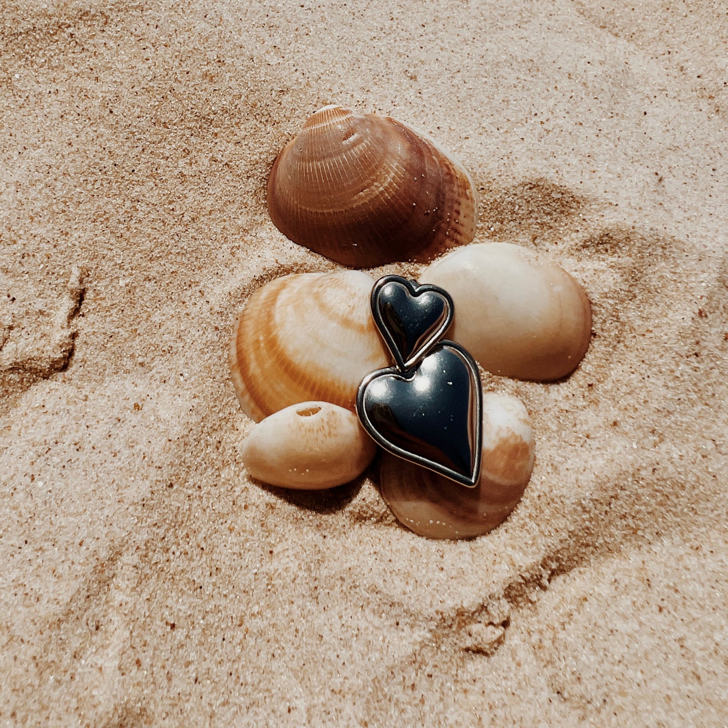 "AMOR" earrings | עגילי ״אמור״