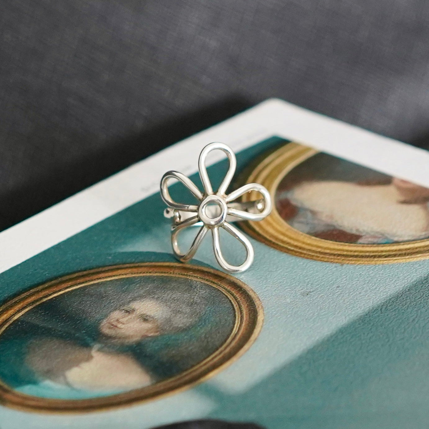 טבעת פרח כסף 925 – תקריב העיצוב