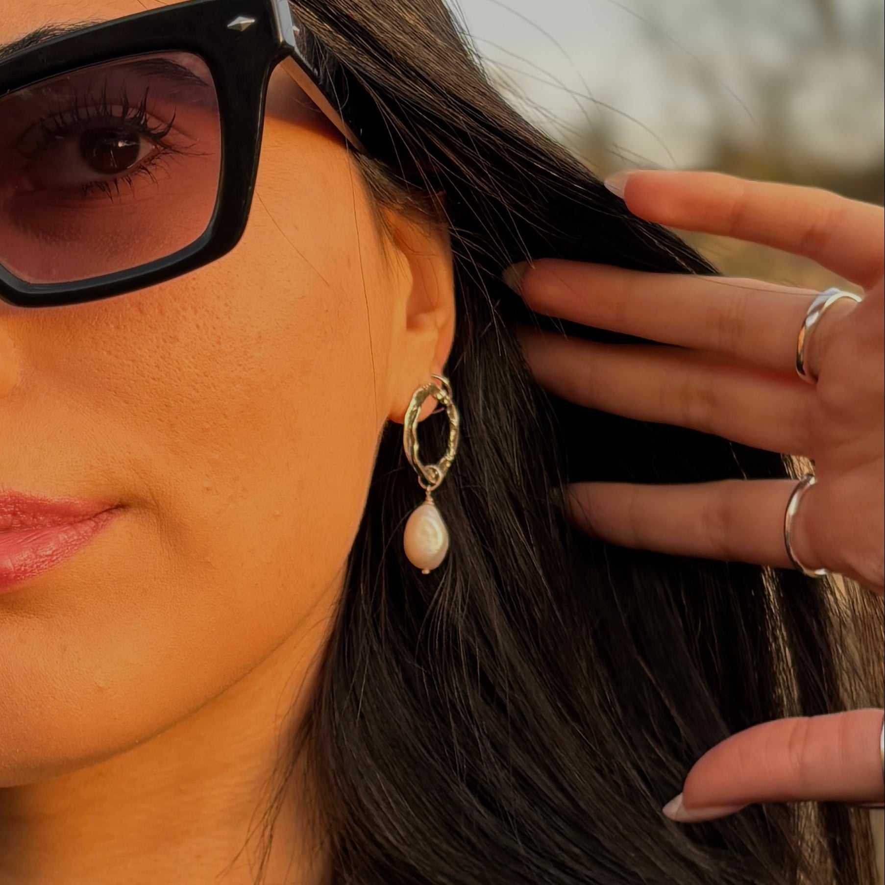 עגילי כסף 925 מרוקע ומושחר עם פנינה – עגילי SAILO יוקרתיים