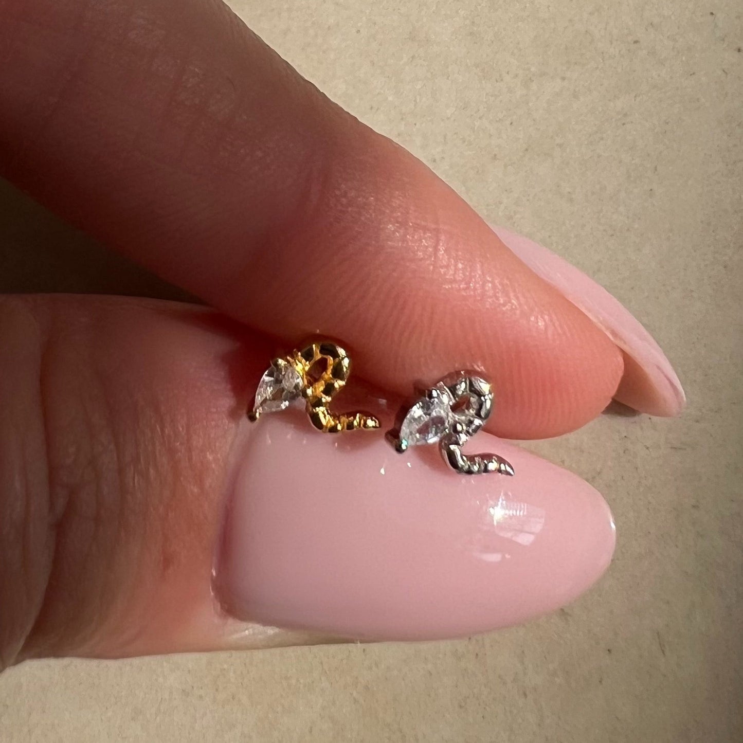 "SNAKE" earring | עגיל ״סנייק״