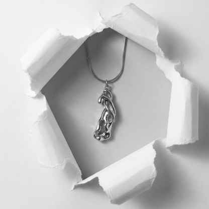 שרשרת אלי עם תליון בעיצוב נוזלי אורגני