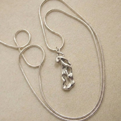 תליון מודרני בהשראת צורות טבעיות