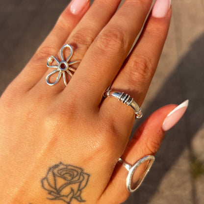 טבעת פרח כסף 925 בעיצוב עדין וייחודי