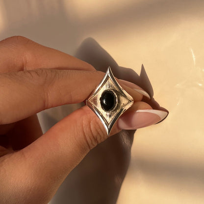 טבעת אוניקס כסף 925 בעיצוב ייחודי
