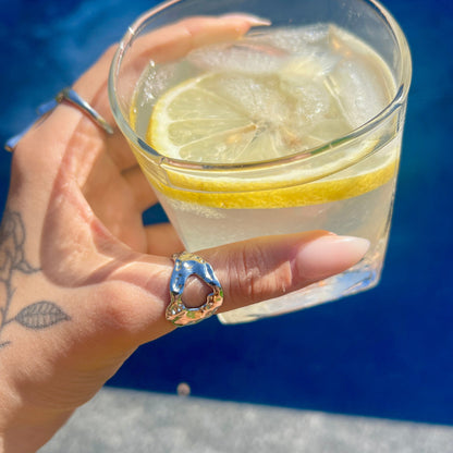 טבעת דריפ נוזלית מסטנסטיל על יד