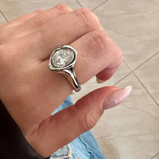 טבעת Stainless Steel עם זרקון מרכזי – תכשיט 
