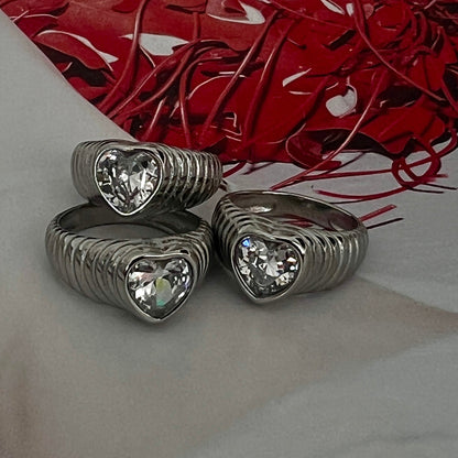 טבעת זרקון לב מסטנסטיל – צילום מוצר