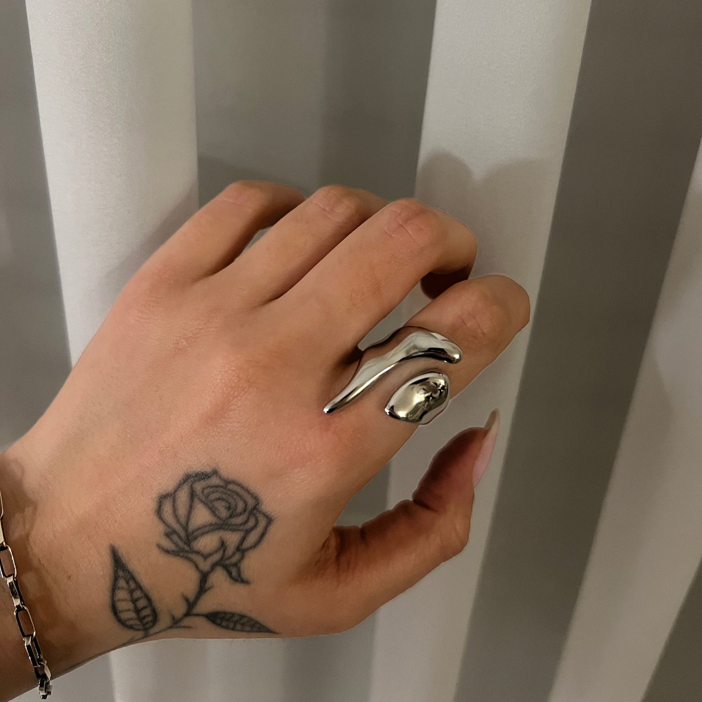 טבעת מיה רחבה פרי סייז עשויה סטנסטיל