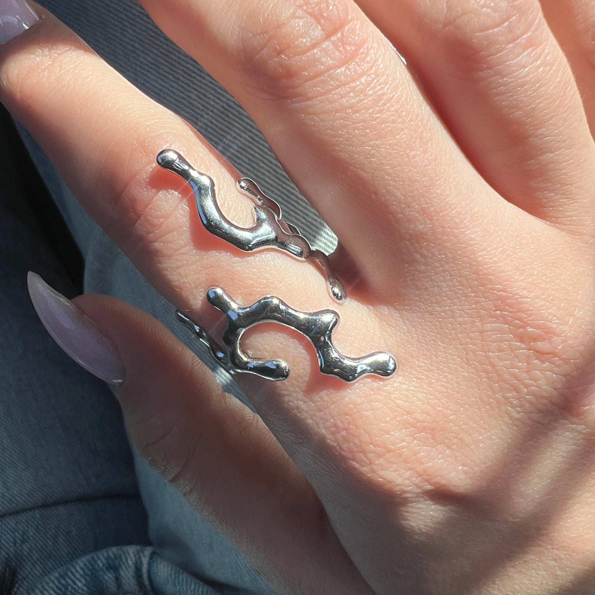 טבעת ארי כסף מתכווננת במראה אורגני
