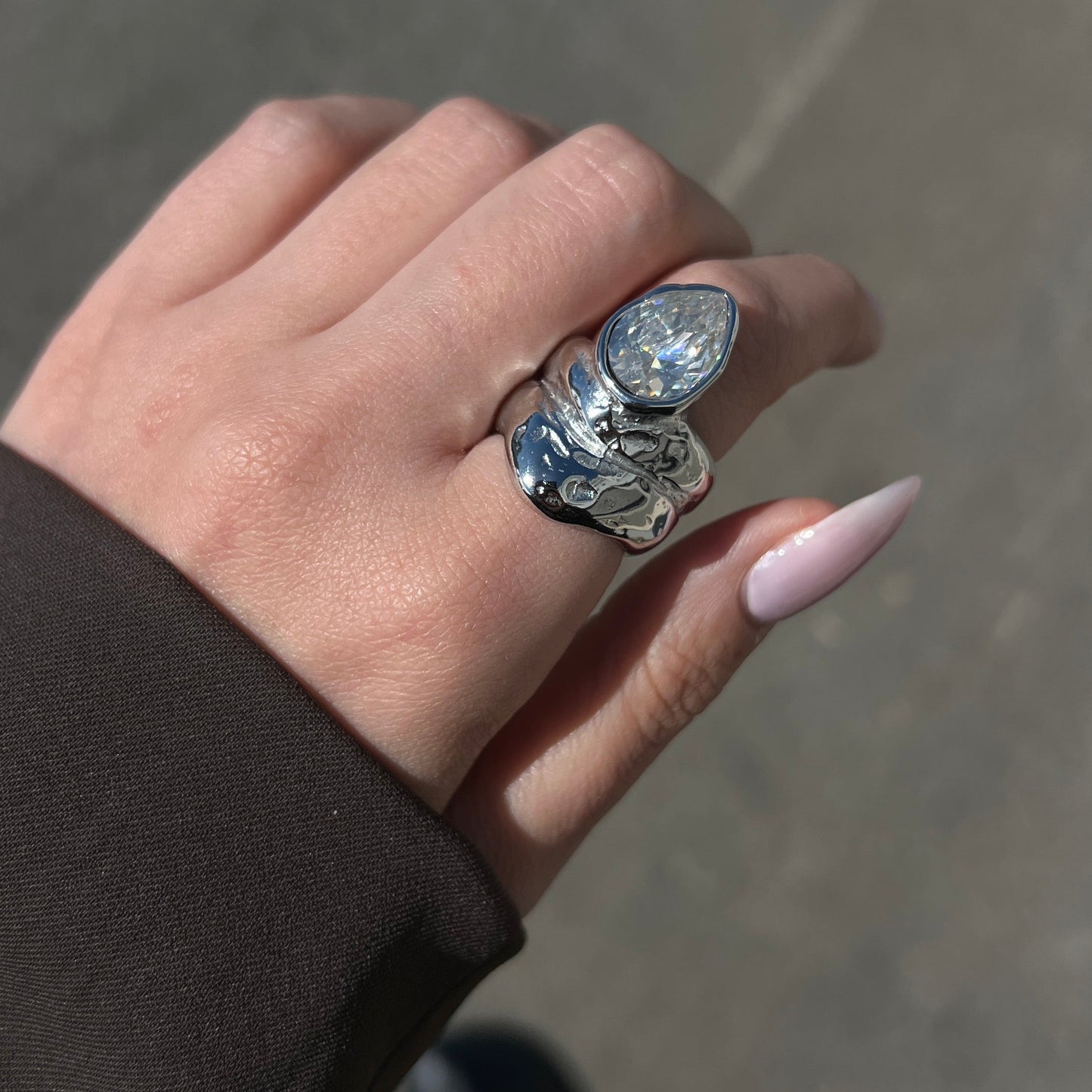 תכשיטי סטיינלס סטיל עמידים במים - טבעת כסופה שלא משחירה.