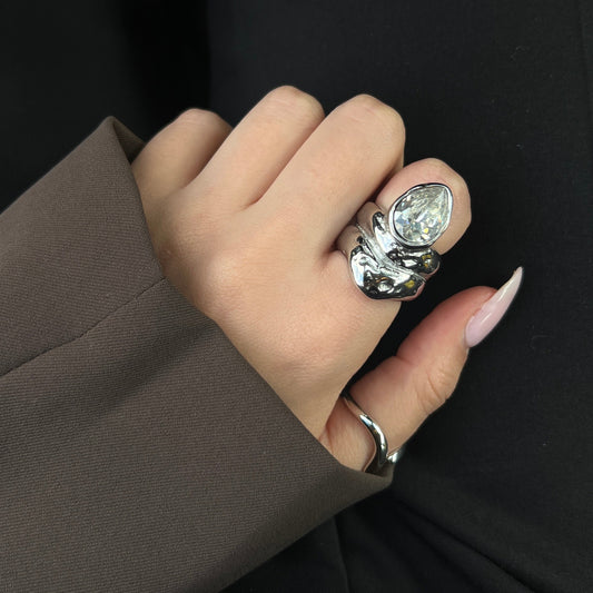 טבעת עם נוכחות סנטסטיל