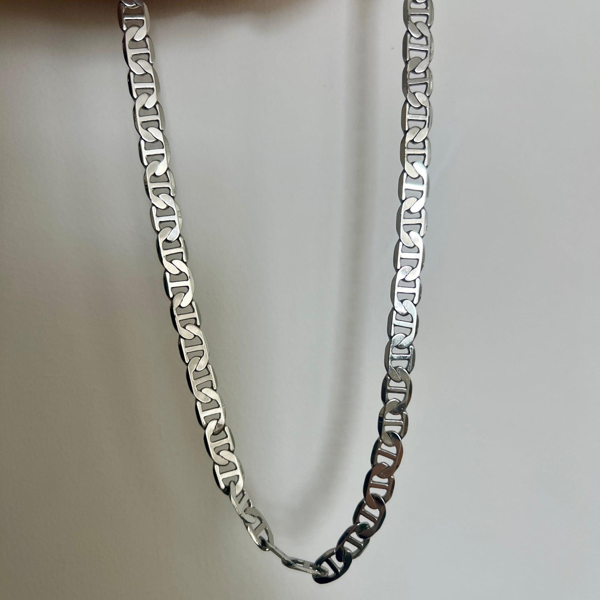 שרשרת סטנסטיל עמידה במים בעיצוב חוליות שטוחות