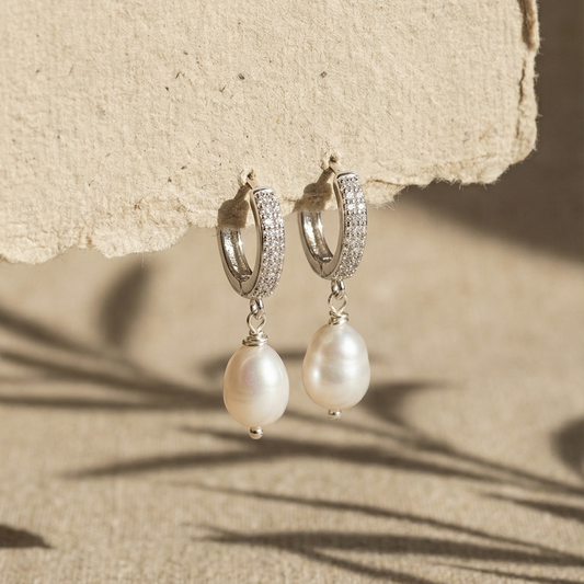 עגילי חישוק כסף 925 משובצים זרקונים עם פנינה טבעית תלויה